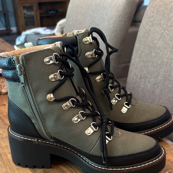 Nwt Giani Bernini Black and Green Combat Boots - Picture 1 of 4